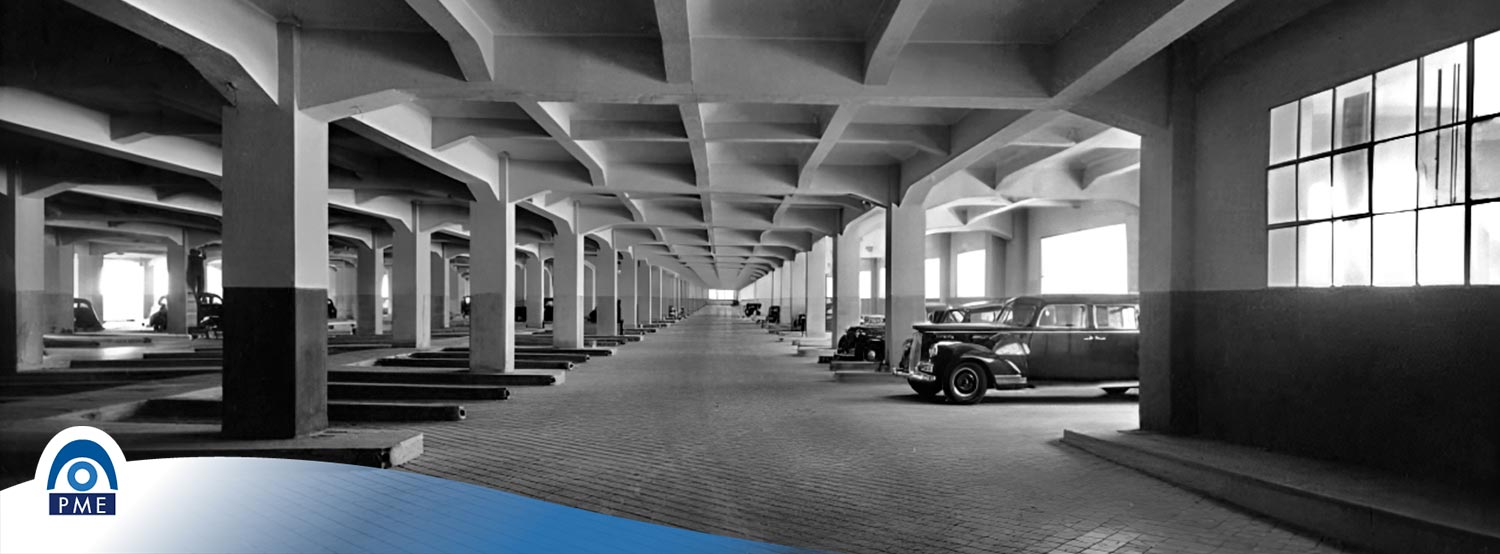 Fotografía antigua del aparcamiento cubierto del PMEOA